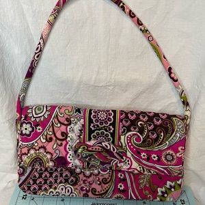 👛 Vera Bradley Very Berry Paisley Shoulder bag/Clutch w/magnetic Knot Closure.